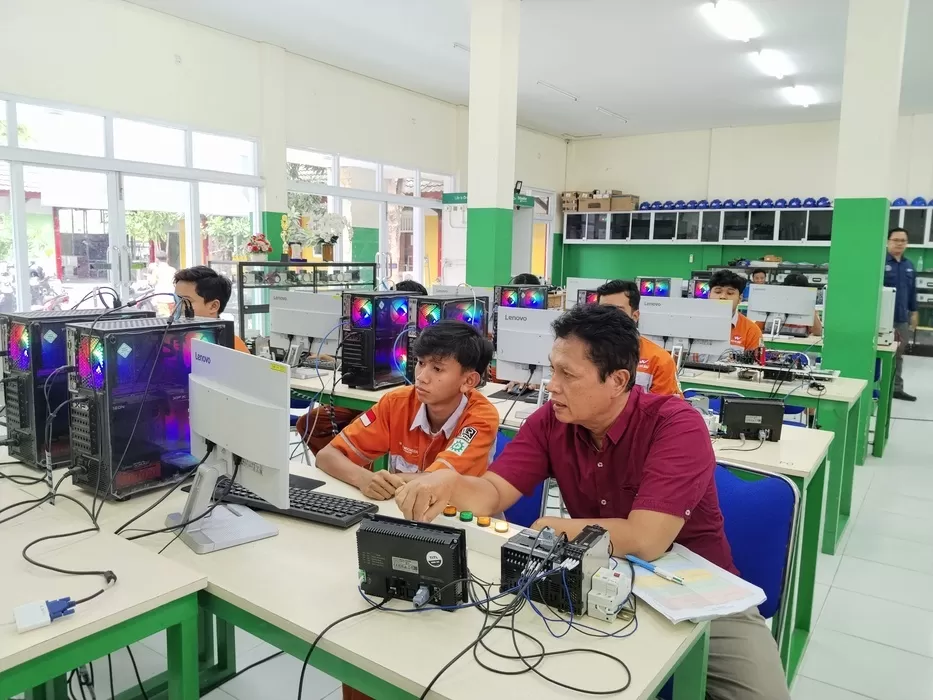 SMK Semen Gresik Sertifikasi 100% Siswa Kelas XII dan Guru Lewat Lima LSP P3 BNSP